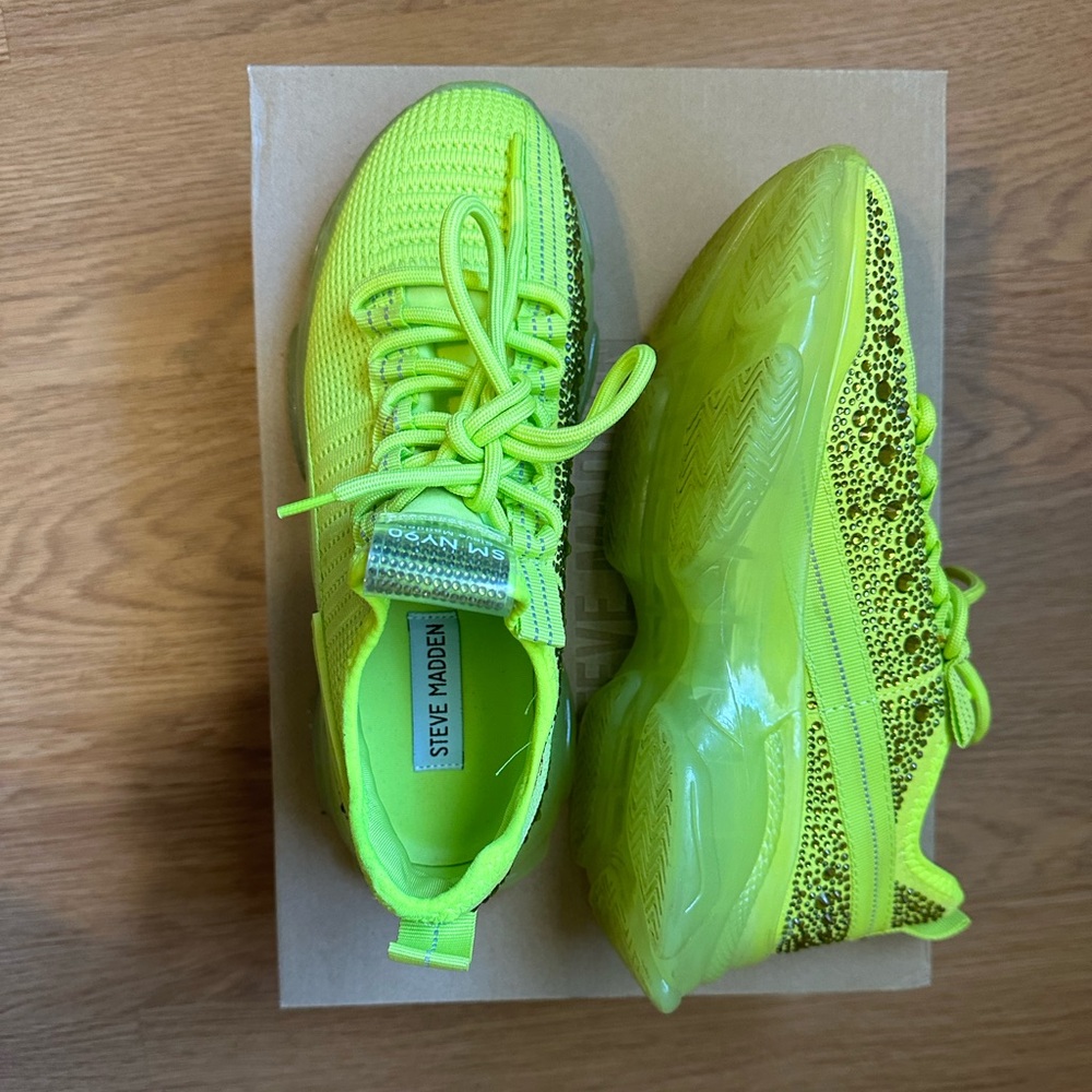 Steve Madden maxima sneaker lime green